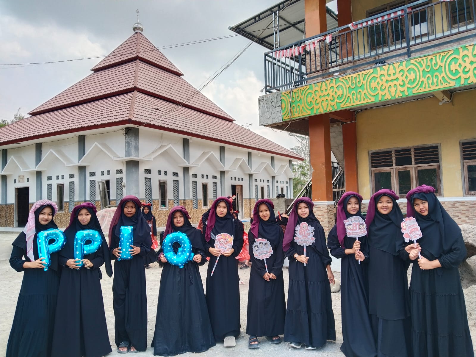 Kostum Karnaval – Tema Ukhty